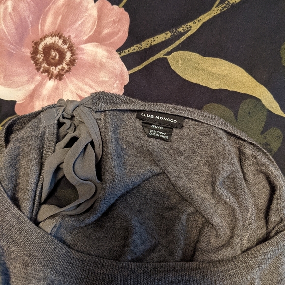 Club Monaco Long Sleeve Sweater Medium - Picture 3 of 3